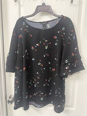 Investments Black Floral Ruffle-Sleeve Tunic
